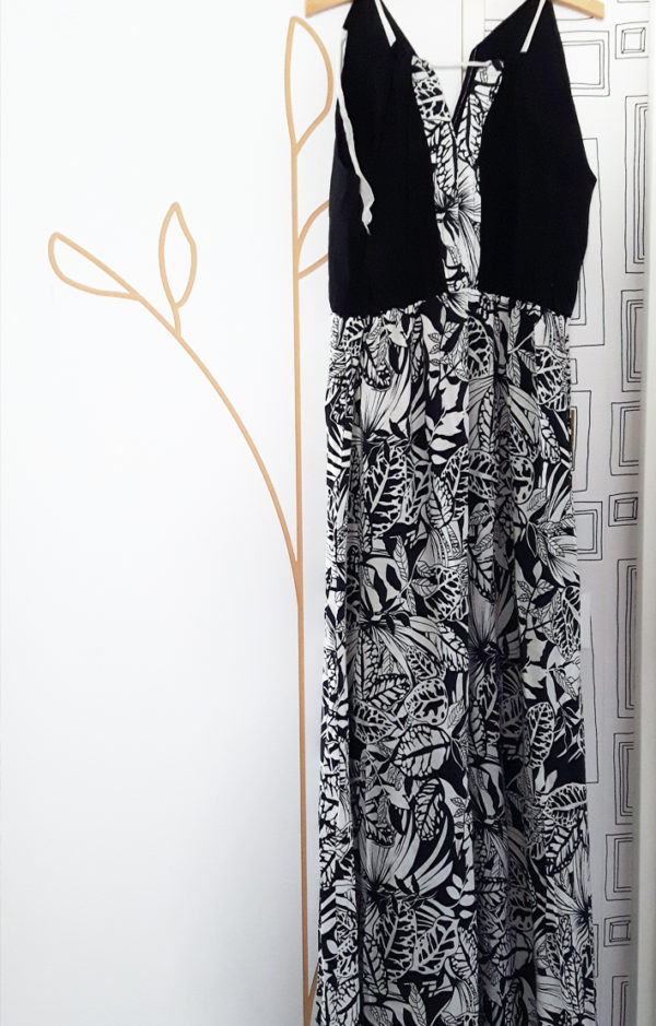 robe a fleurs noire et blanche