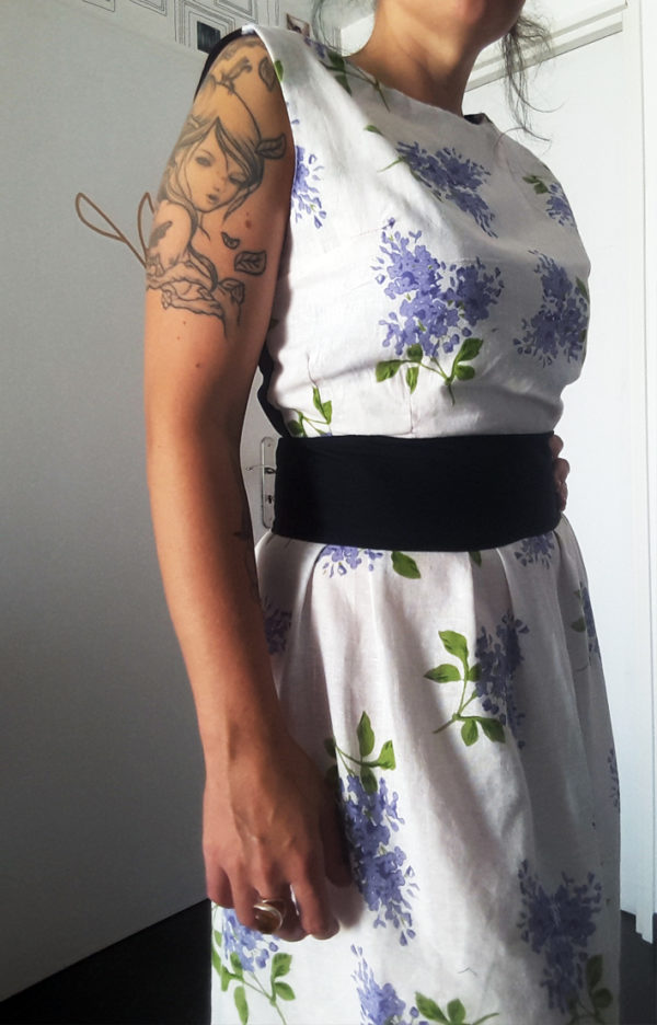 robe dos nu avec ceinture intégrée