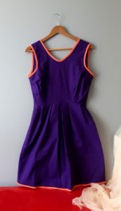 robe style années 50 violette avec ceinture